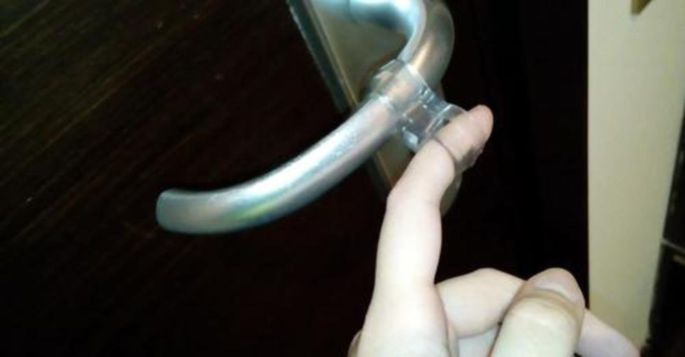 Зачем за границей на ручки дверей надевают силиконовое кольцо