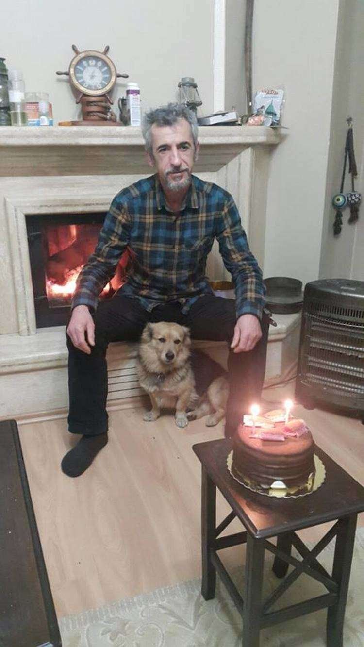 Сердце мужчины было разбито, когда он понял, куда убегает его песик каждый день