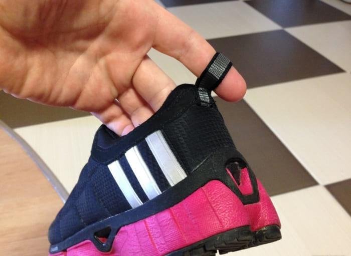 Замечал ли ты на задниках обуви эти петельки? Оказывается, они выполняют сразу 5 функций!