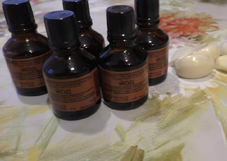 Бабушка рассказала про «волшебный йод». Обрабатываю всё, что вызывает тревогу…