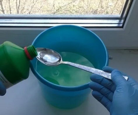 «Подоконники и рамы всегда сверкают белизной.» Делюсь 3-мя своими средствами для их чистки