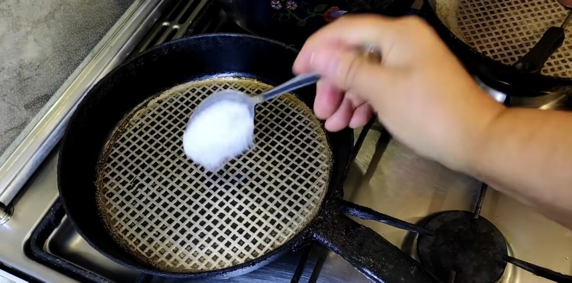 К сковороде ничего не прилипает! А почему?