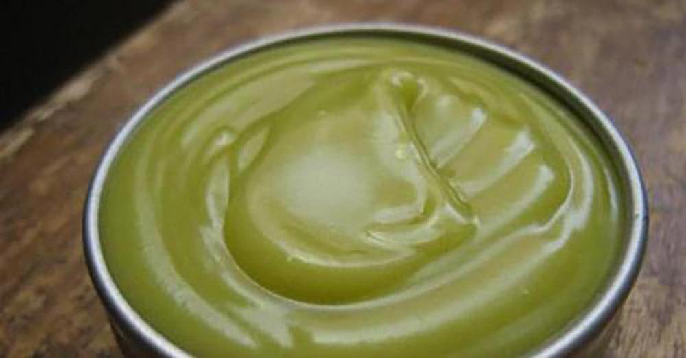 «Золотая мазь» — лечит 100 болезней, делается очень просто. С этим рецептом о врачах точно забудете!