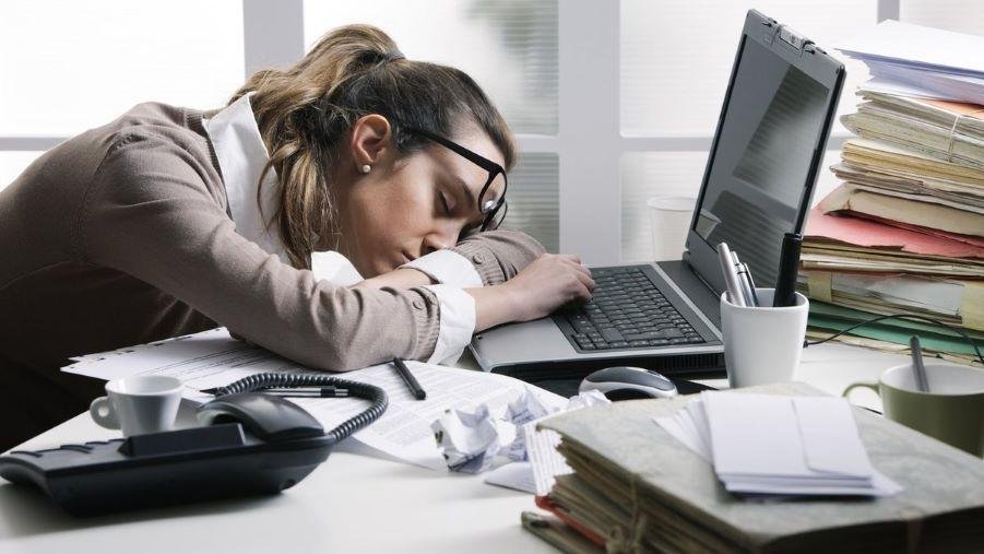 «Работать и в субботу, и в воскресенье». В России могут увеличить рабочую неделю